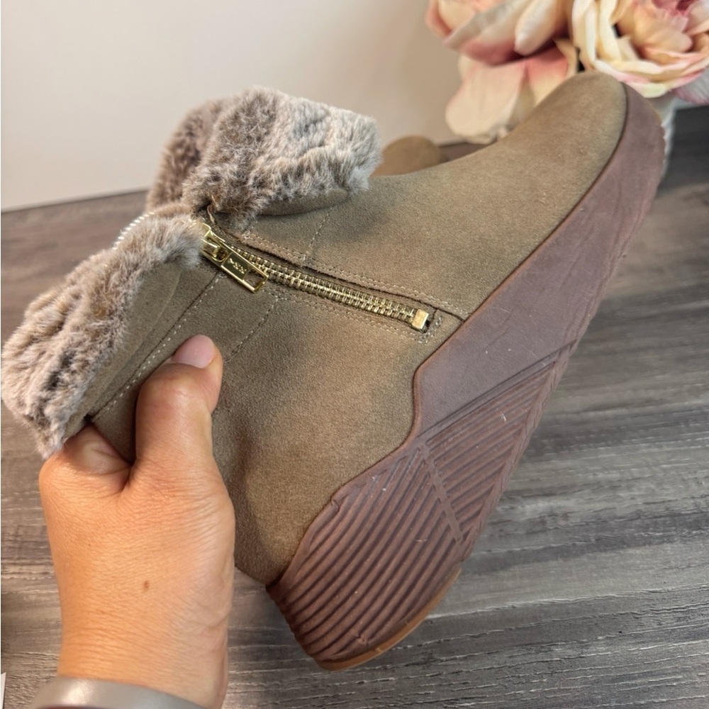 Vaneli Sport suede tan sneaker boots size 7 Faux Fur Collar - Picture 5 of 8
